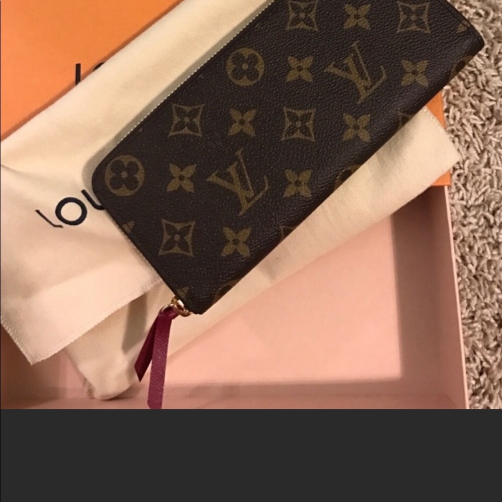 100% Auth. Louis Vuitton Clemence Wallet